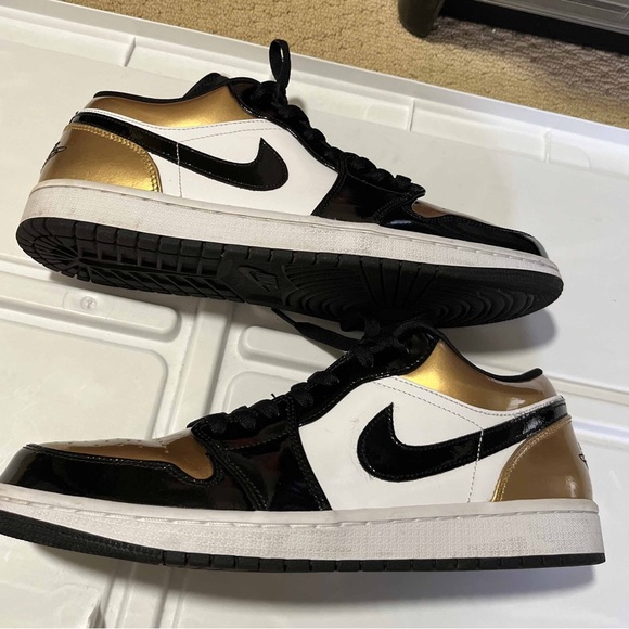jordan retro 1 low gold toe